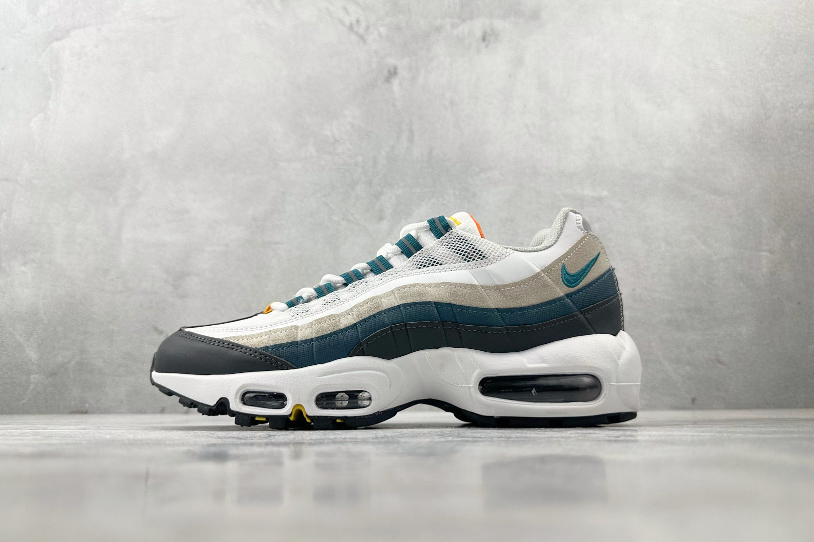 Nike Air Max 95 gray black DM0011-002