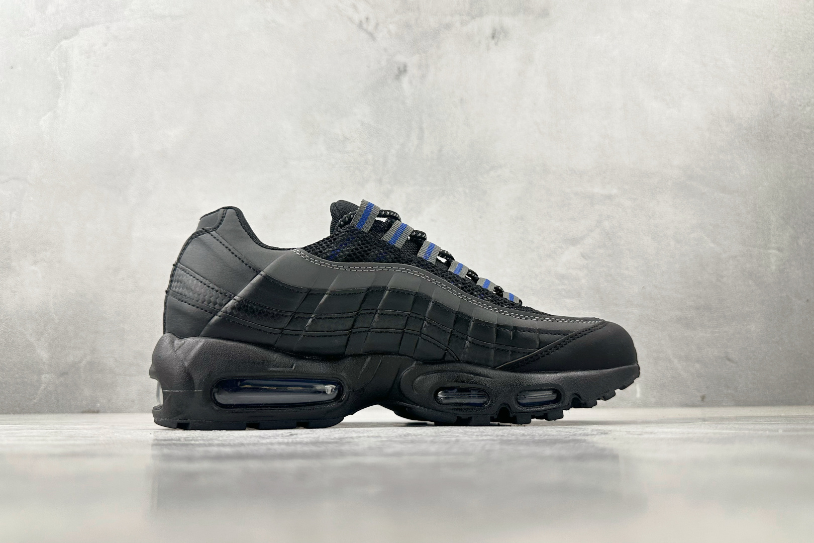 Nike Air Max 95 black and blue DM9104-001 - Image 2