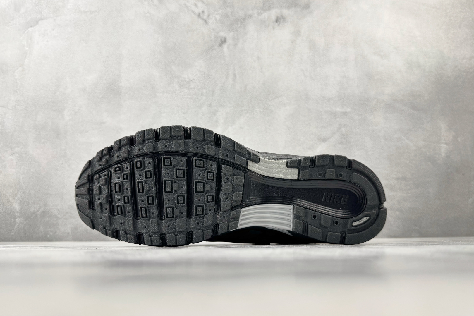 Nike P-6000 SE black HF0 015 002 - Image 4