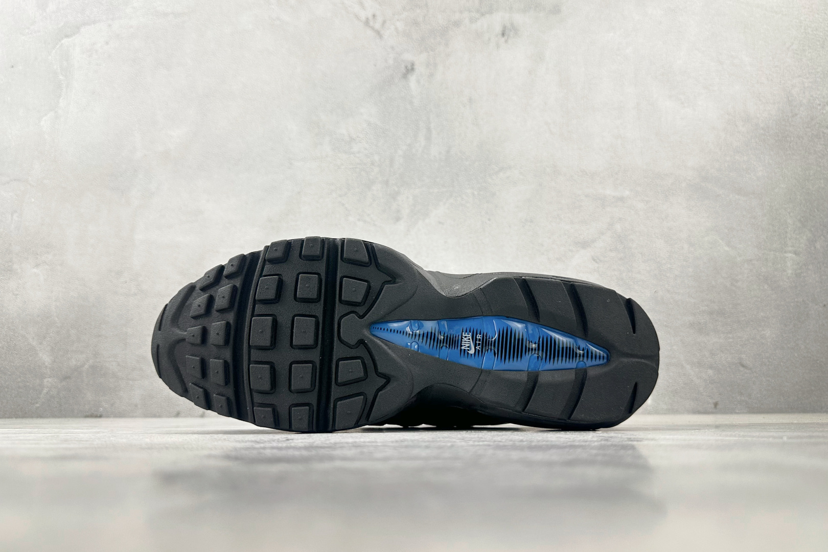 Nike Air Max 95 black and blue DM9104-001 - Image 4