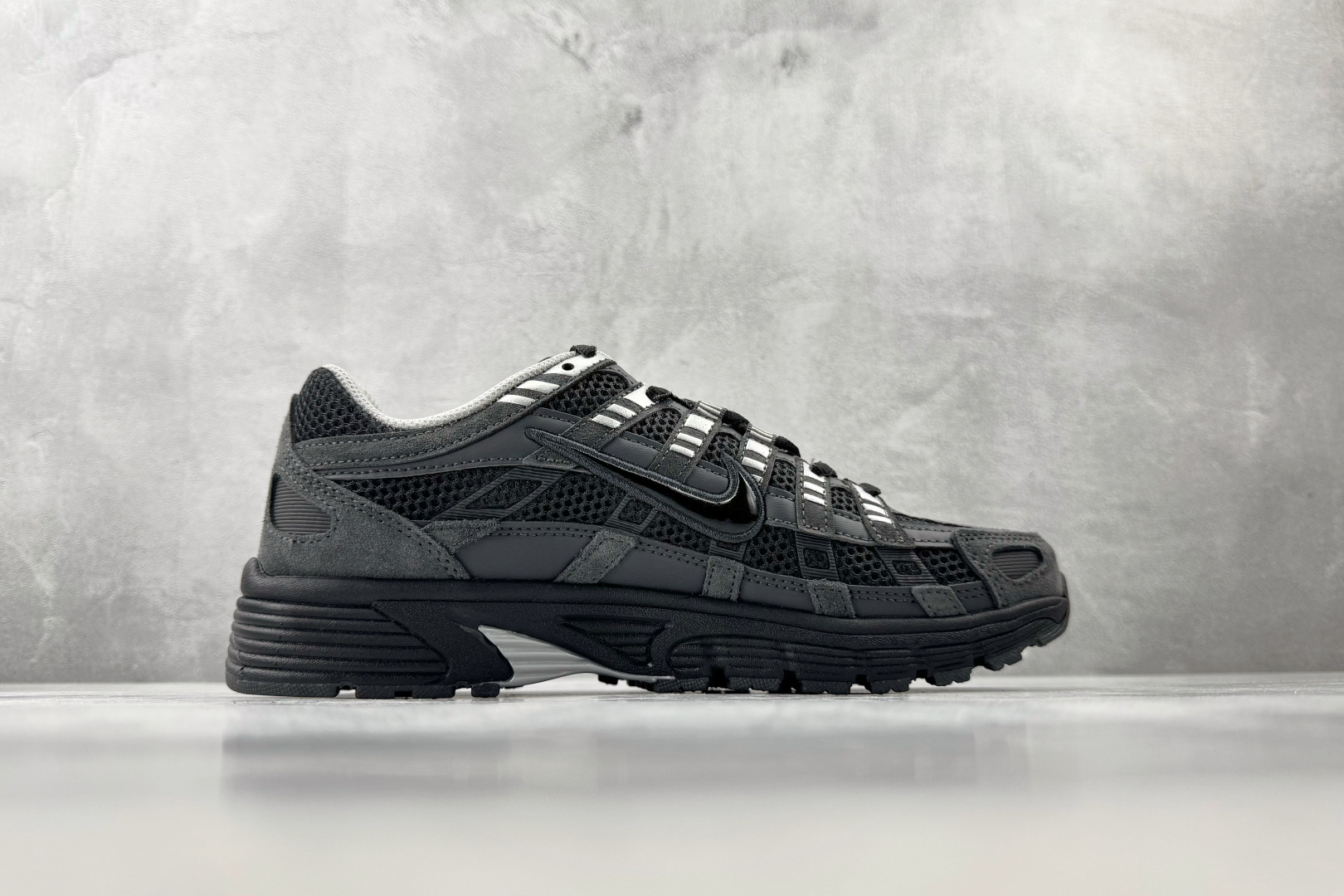Nike P-6000 SE black HF0 015 002 - Image 2