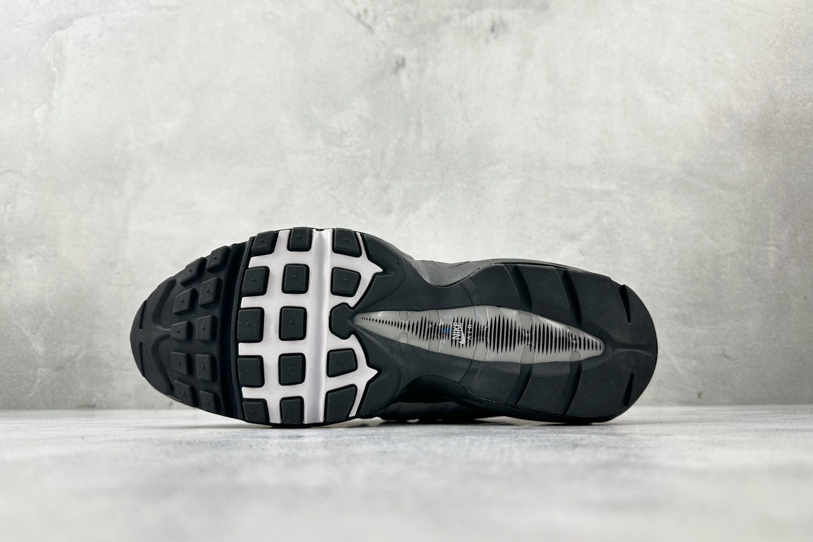 Nike Air Max 95 black Gray FV4710-003 - Image 4