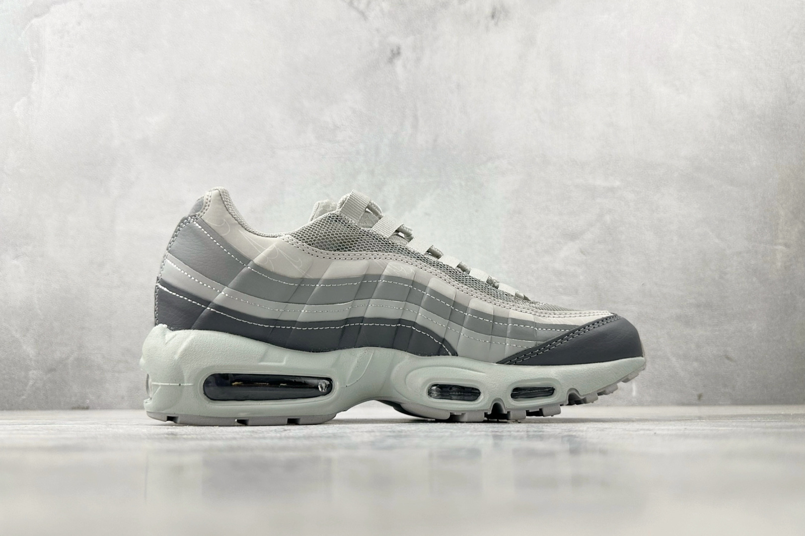 Nike Air Max 95 gray FD0663-001 - Image 2