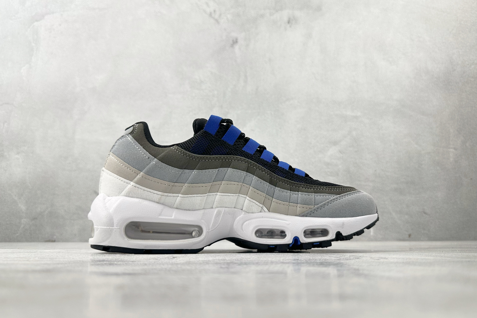 Nike Air Max 95 gray red blue FN7801-001 - Image 2