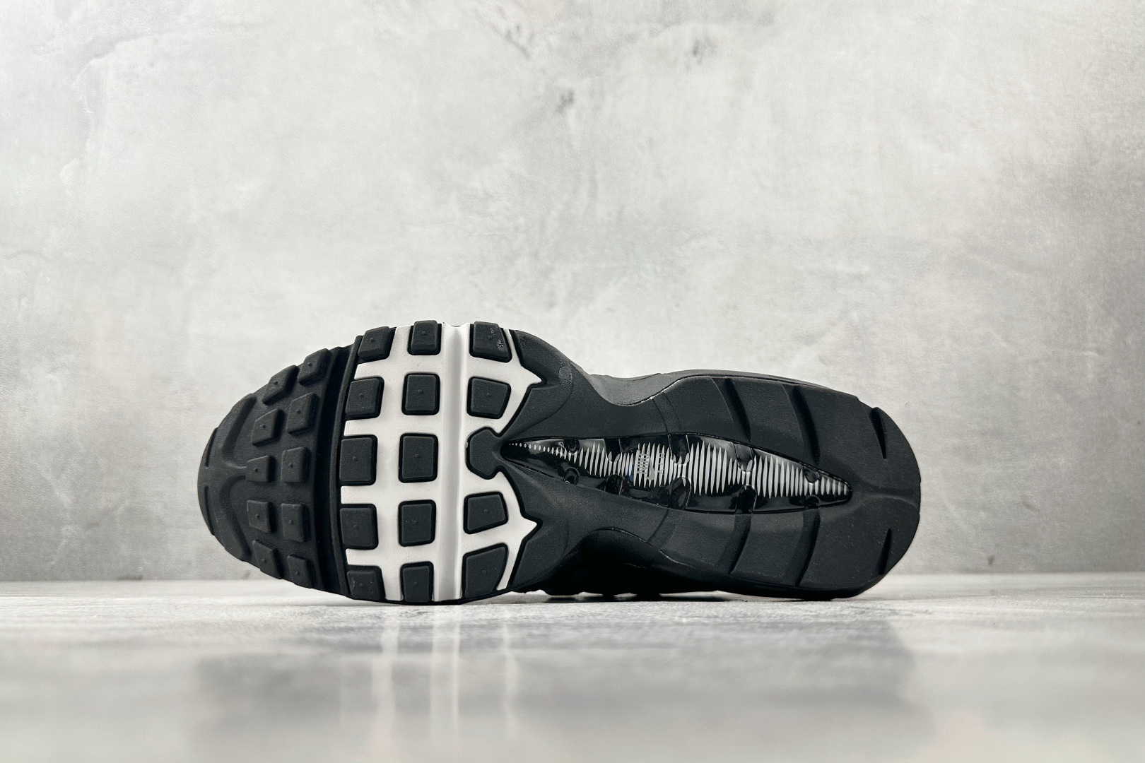 Nike Air Max 95 black Gray CT1805-001 - Image 4