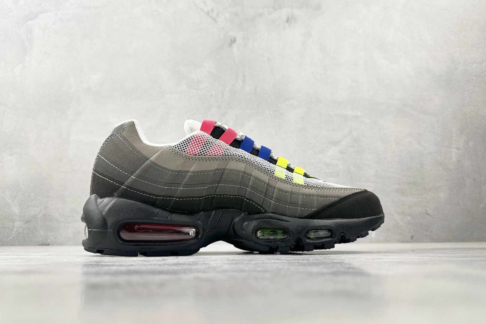 Nike Air Max 95 gray black DN8020-001 - Image 2