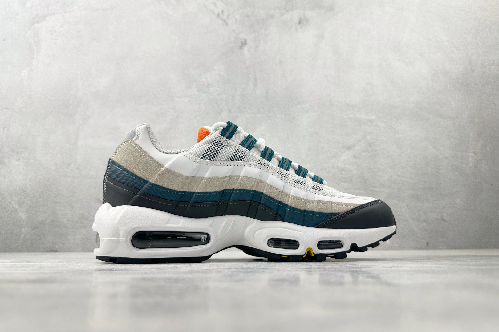 Nike Air Max 95 gray black DM0011-002 - Image 2