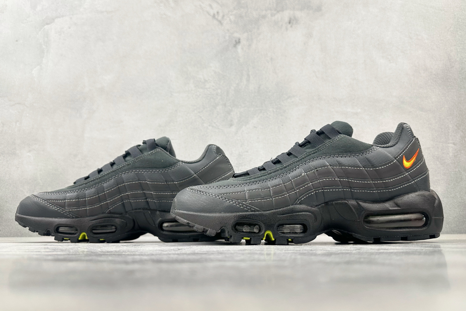 Nike Air Max 95 black and red FZ4626-001 - Image 5
