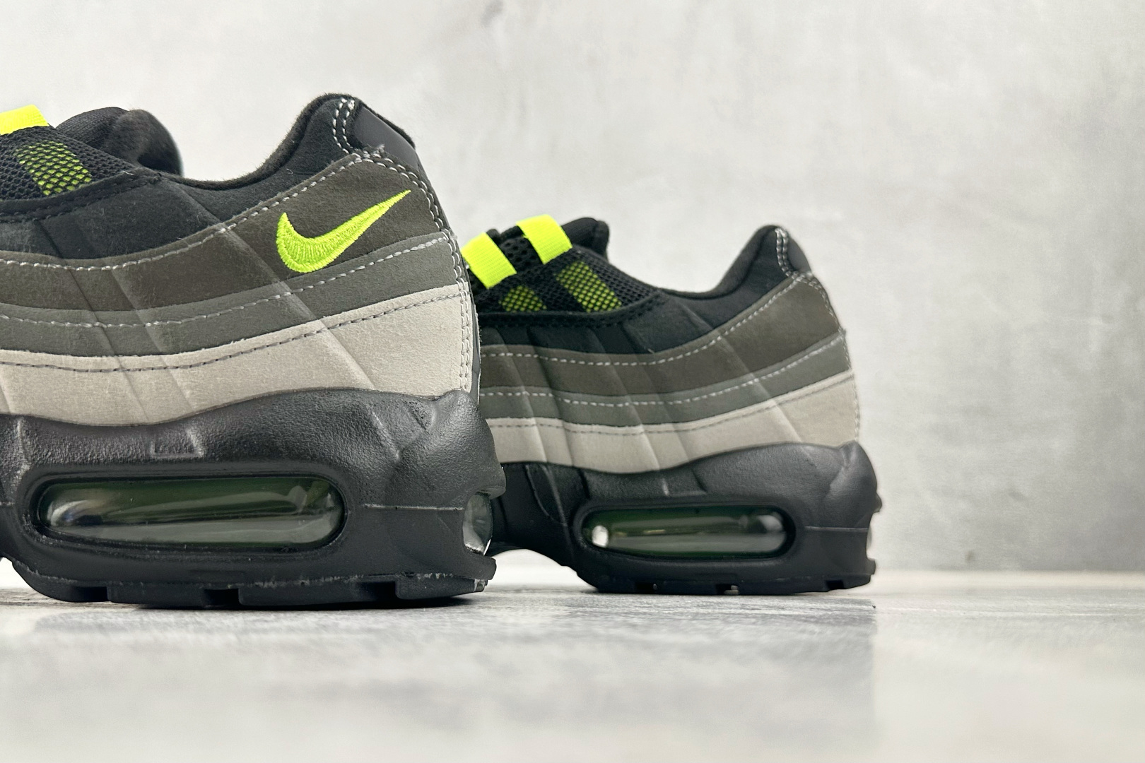Nike Air Max 95 black green FV4710-001 - Image 7