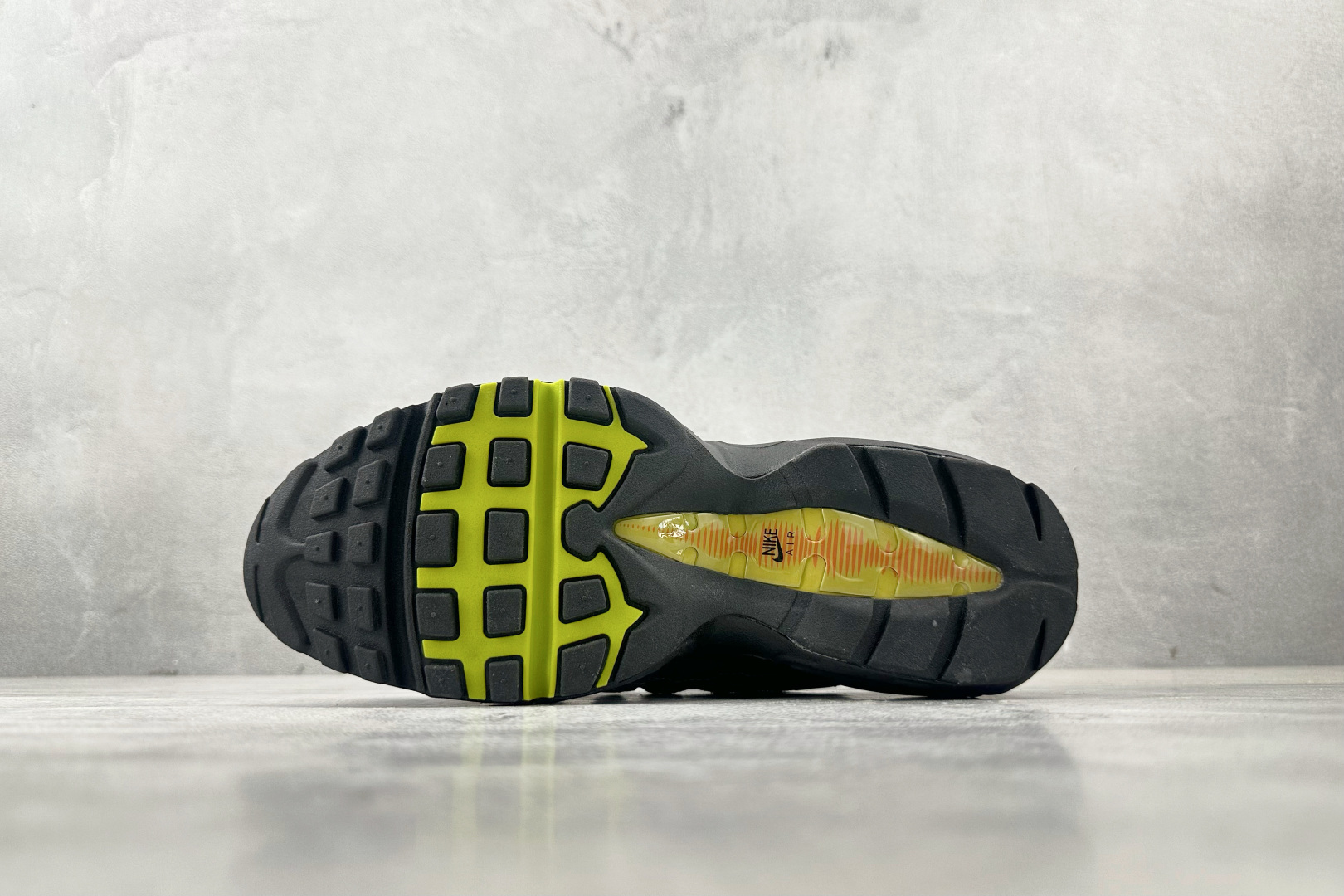Nike Air Max 95 black and red FZ4626-001 - Image 3
