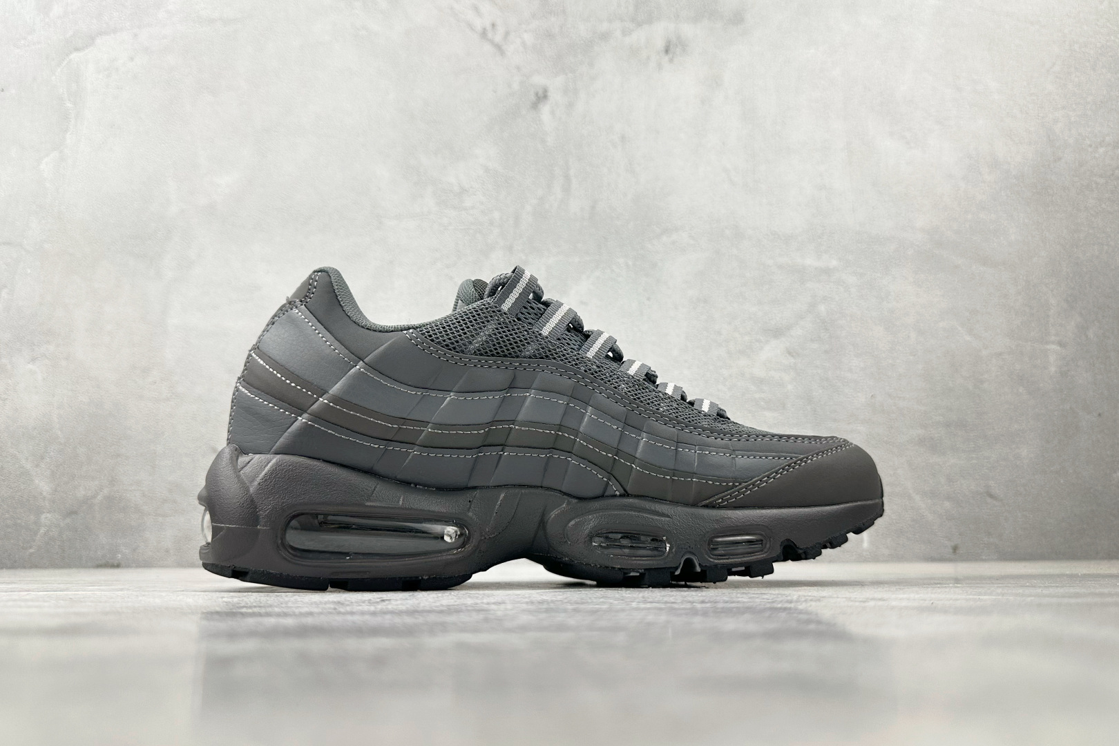 Nike Air Max 95 gray HF0121-001 - Image 2