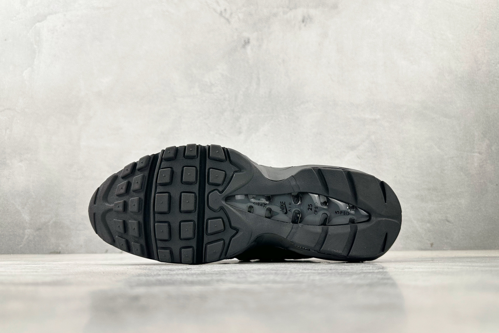 Nike Air Max 95 black CJ3 906 001 - Image 4