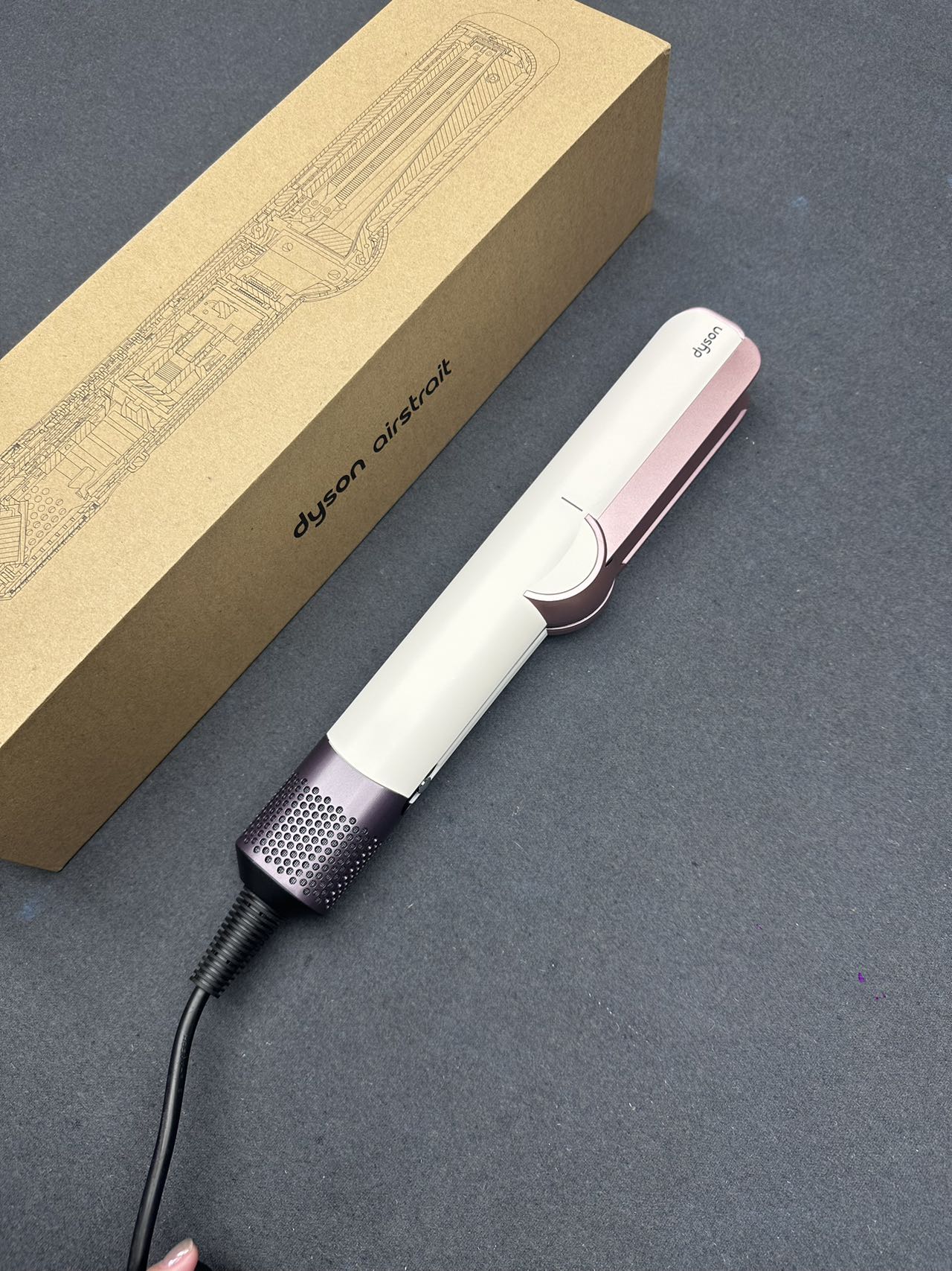HT01 Airstrait Straightener