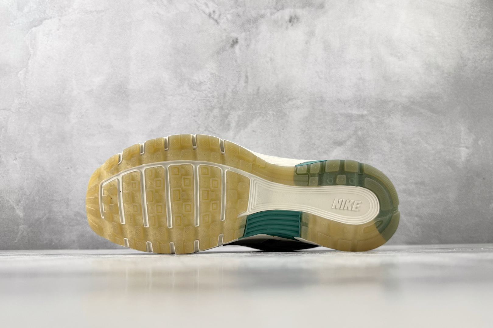 NikeP-6000 HF4308 072 - Image 4